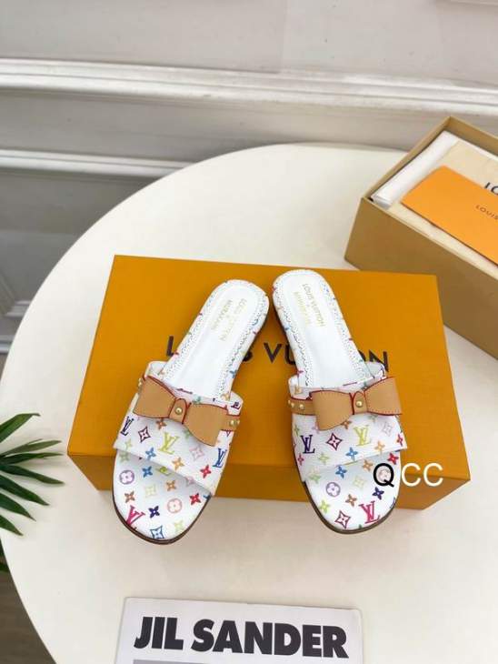 Picture of Louis Vuitton Slippers _SKULVsz35-40XC0202436